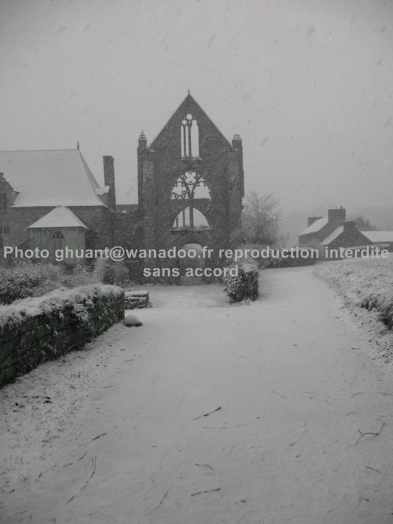 L'abbaye de Beauport le 1er décembre 2010 sous la neige. Mais les plus grosses chutes étaient encore à venir...