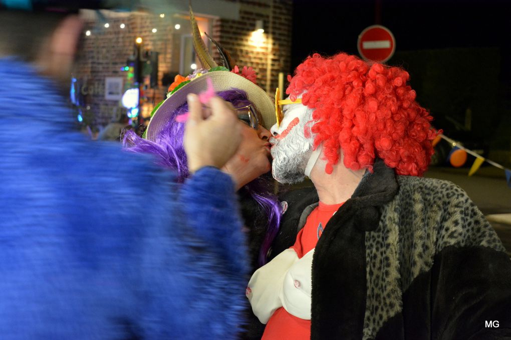 Soirée sur le thème du carnaval avec lancer de harengs depuis l'étage de La Musette - Photos : 18 mars 2023.