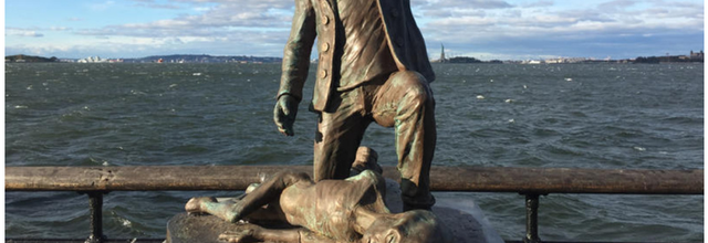 Ce monument Ovni Alien à New York