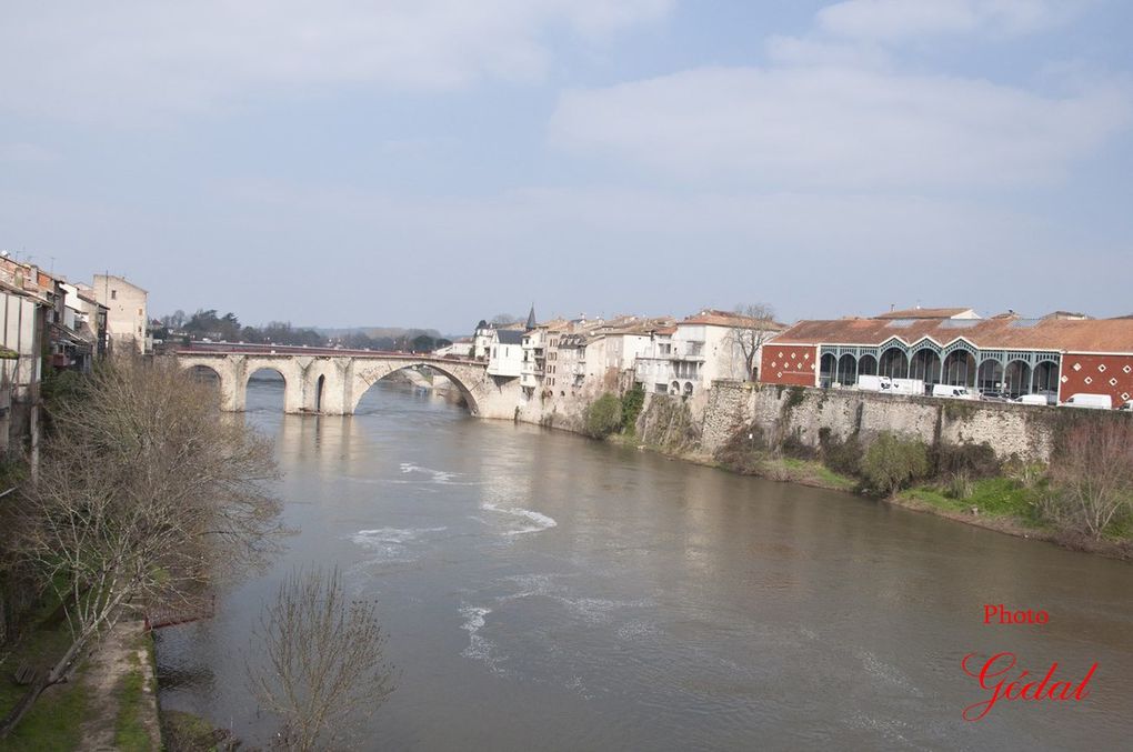 5 photos : Le vieux pont vu du pont de la libération.