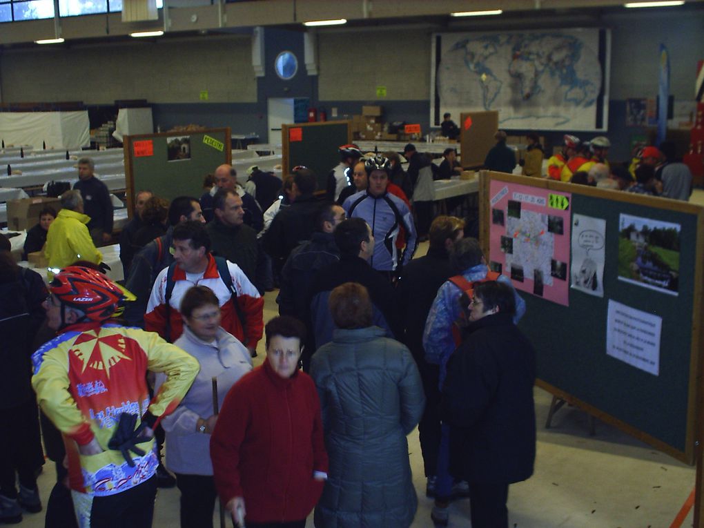 Les bénévoles, les ravitos et la salle