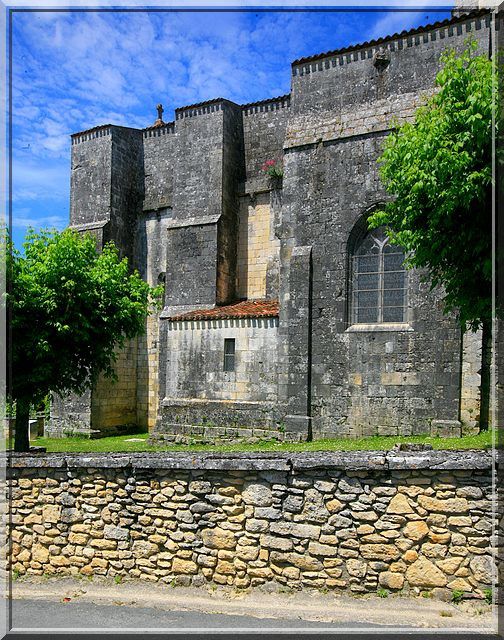 Diaporama église fortififée et château fort de Saint Sauvant