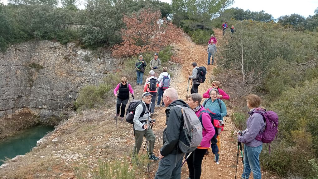 Troisième butte avec un tunnel creusé dans la roche