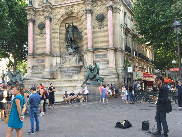 Station Saint Michel.