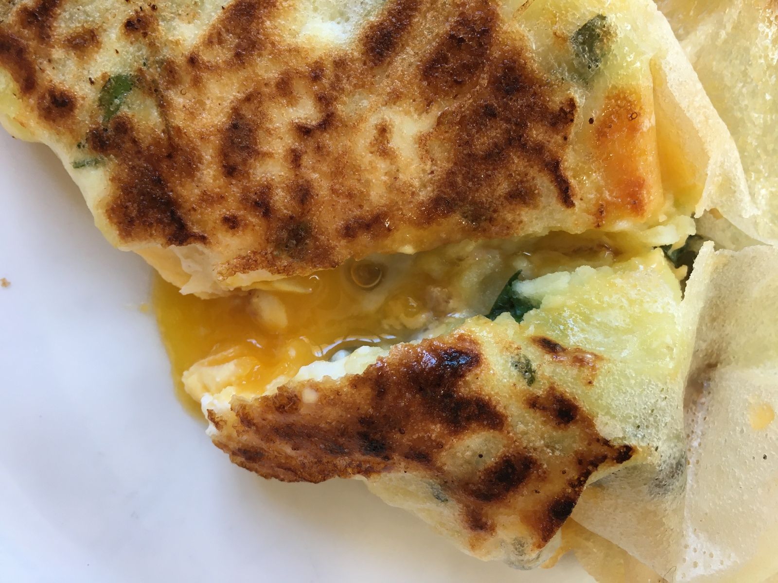 Brik à l'oeuf (et au thon pour une version non veggie)! 