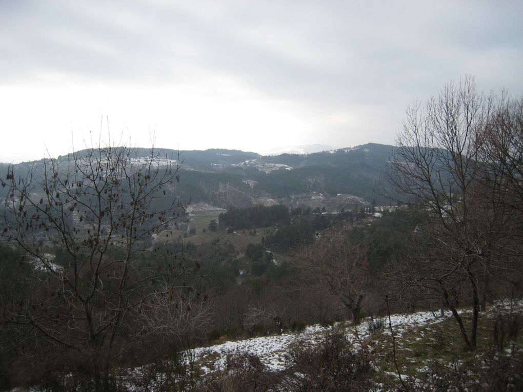 Bienvenu à Saint Michel de Chabrillanoux!!

Nous avons eu un peu de neige cet hiver, ça fait bien plaisir de revoir le voile blanc sur la montagne ardéchoise.

Les activités reprennent bientôt, stages et formations, découverte et initiation,...