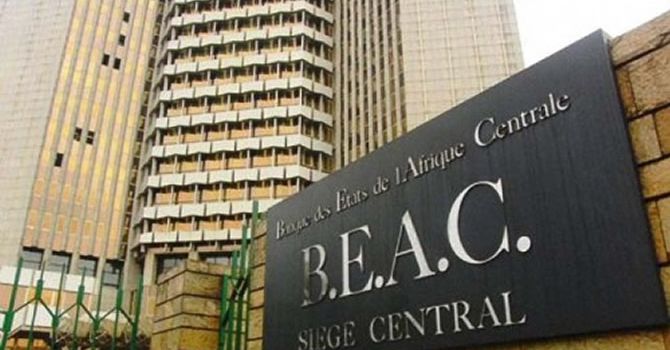 Zone CEMAC/La BEAC projette un nouveau repli des réserves de change de 2,7% en 2024, malgré une réglementation plus rigide. 