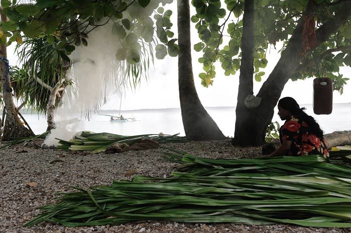 Que des atolls , Majuro tres urbanise,les gros thoniers senneurs , Jaluit , les outriggers canoes  , les restes de la guerre du Pacifique ...