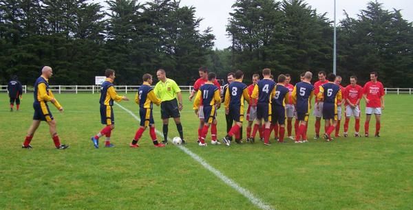 1er tour de Coupe de Basse Normandie : Créances Sports s'impose 4-1 à Lessay et remporte le derby (Au total, plus de 100 photos)