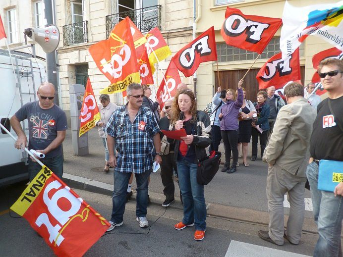 Rassemblement unitaire pour redire à la députée : Pas un sou de moins !
Pas un trimestre de plus !