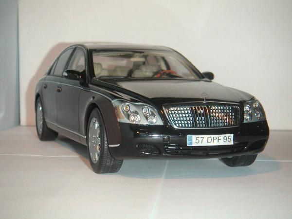 Les voitures allemandes au 1:18 : Audi, BMW, Maybach, Mercedes, Smart, Volkswagen.