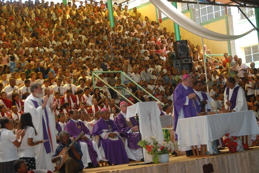 Messe d'ouverture des VIè Assises Nationales des Médecins Catholiques de Madagascar, en présence du Président Andry Rajoelina. 2è partie. Photos: Harilala Randrianarison