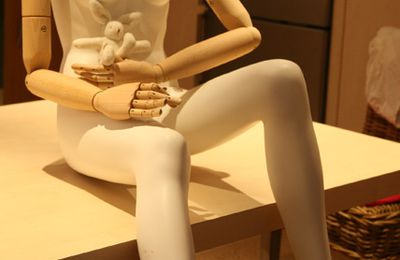 Réalisation de mannequins Femme et Panthère - Habillage de vêtements cuirs par couturier ... 