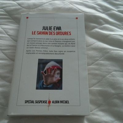 LE GAMIN DES ORDURES de Julie EWA