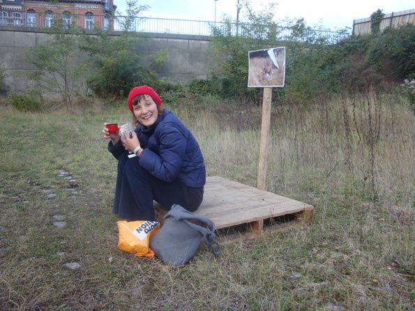 Installation proposée par Andy Kraft dans le cadre du VRAC n°12, manifestation pilotée par Le Non-Lieu aux entrepôts de fret ferroviaire à Roubaix en octobre 2009.