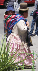 Comment on s'habille en Bolivie, et comment on se coiffe ?