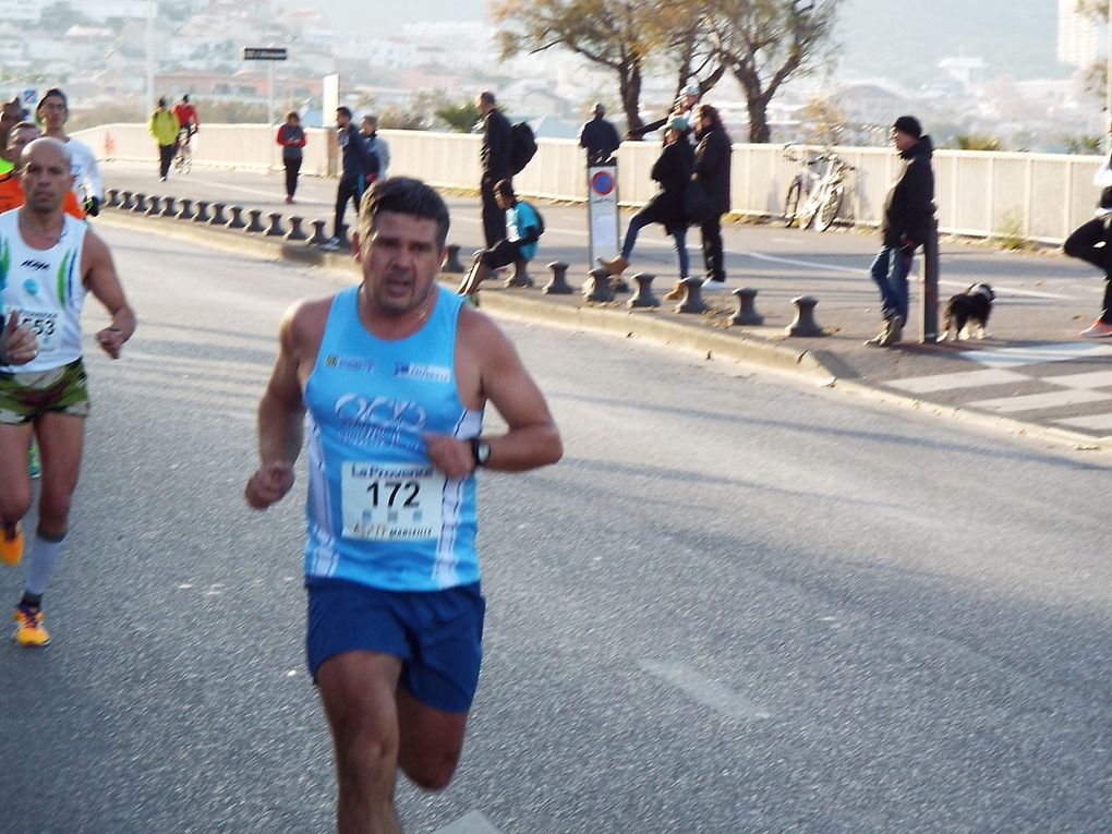 Les différents passages des coureurs du 10km de la Provence à David