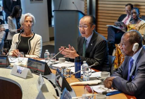 La directrice générale du FMI, Christine Lagarde, Jim Yong Kim président de la Banque mondiale et Alpha Condé président de la Guinée