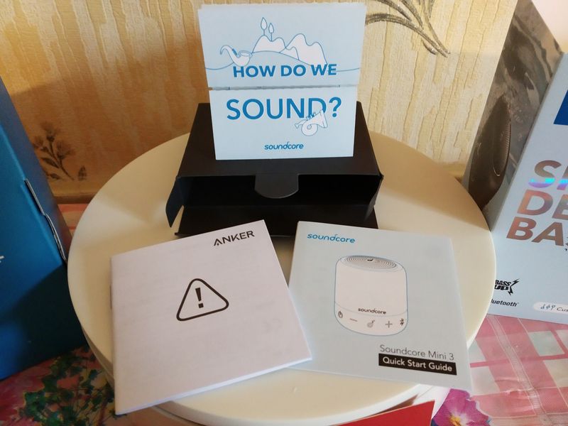 unboxing de l'enceinte nomade Bluetooth compacte - Soundcore Mini 3 @ Tests et Bons Plans