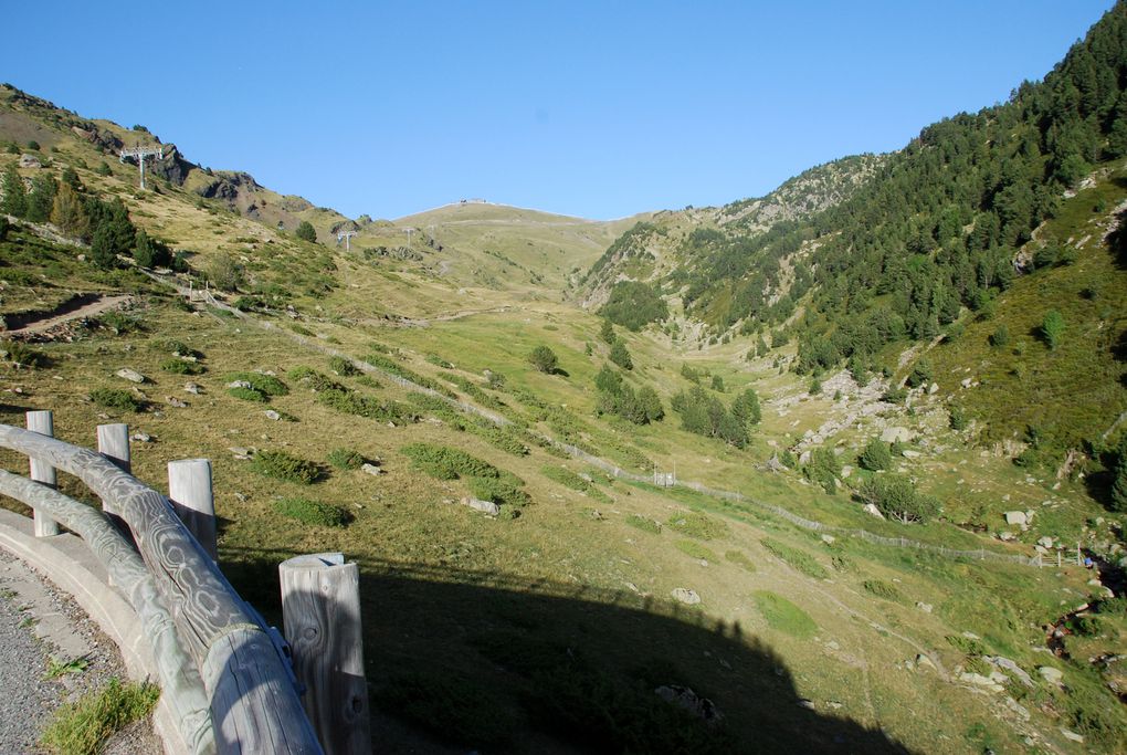 Etapes au Col Envalira 2408m ; Canillo ;  Ville Encamp ; Col Cortals 2083m ; Station Grau Roig ; Pas de la Case (escale )