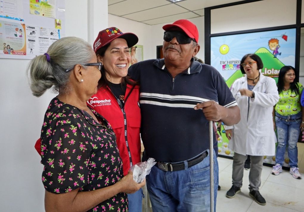 Primera dama entregó medicamentos asignados por el 1 x 10 del Buen Gobierno para Puerto Cabello