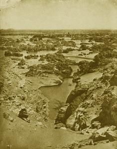 Des images liées aux voyageurs illustres, aux voyages d'autrefois ; mais aussi à ceux d'aujourd'hui, dont mes propres voyages. Egalement des images constituant des informations pratiques pour un voyage en Egypte.