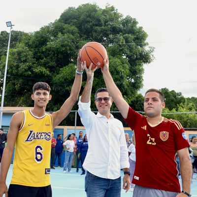 Alcalde León Jurado Laurentín entregó cancha deportiva rehabilitada en el sector Paraíso de Campo Solo en San Diego
