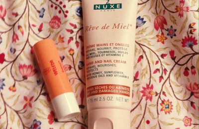 Toujours dans mon sac : Nuxe et Weleda.