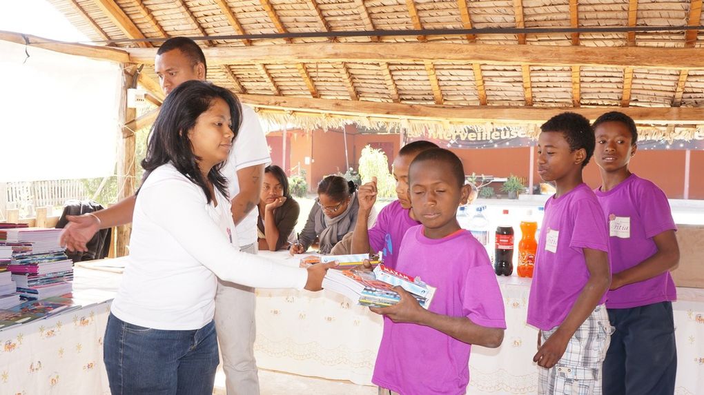 Journée récréative pour 70 élèves malentendants du SMM ADSF et de l'AKA.MA, grâce à l'association Fitia de Mialy Rajoelina. Photos: Harilala Randrianarison