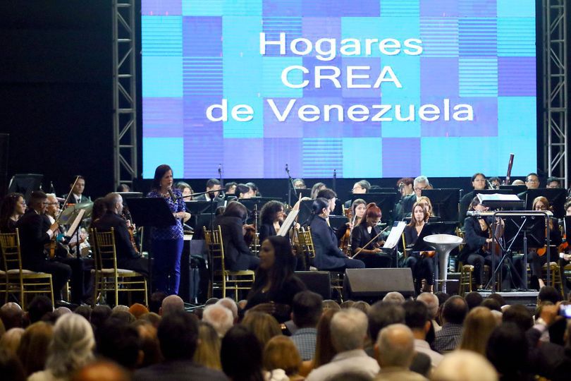 Floria Márquez deleitó a cientos de carabobeños con su “Romance Sinfónico” en Hesperia WTC Valencia