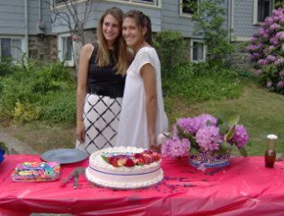 Emily, petite-fille de Marie-Thérèse LOSSON-SCHMIDT fête son graduation à Boston. Congratulations !