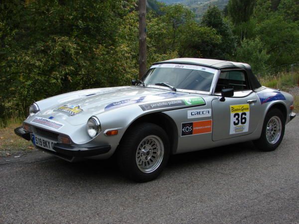 Cette fois, ce sont les deux TVR du team qui ont été engagées au célèbre rallye historique ! Le passage du col de la Bonette sous la neige restera un grand souvenir.