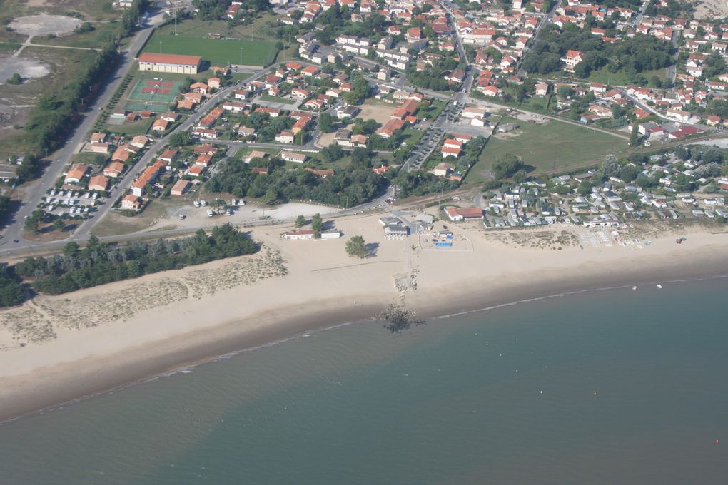 voici un petit aperçu de la Pointe du Médoc, des bassins de La Petite Canau et du phare de Cordouan vu du ciel.. Bon vol !!!