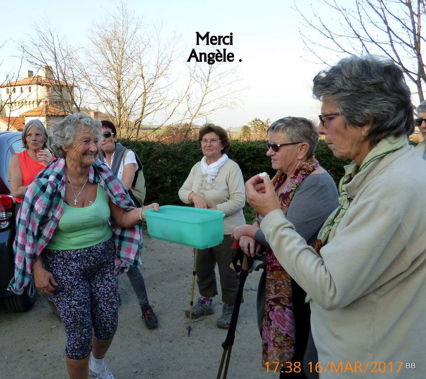 La descente se fait jusqu'à la Foret et dernière côte avant Chenereilles ou nous attendent les meringes offertes par Angèle, délicieuses, merci encore et merci a tous pour cette bonne après midi. La semaine prochaine Pralong vers le cimetière.