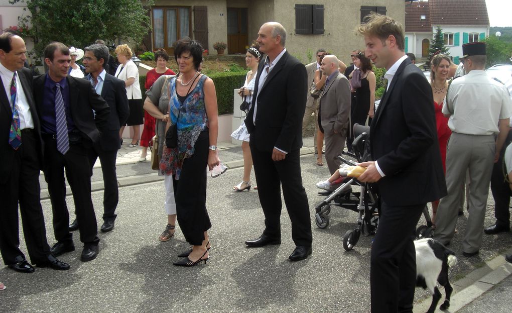 Lors du mariage du benjamin d'une fratrie, l'aîné encore célibataire doit ouvrir le cortège avec une chèvre...