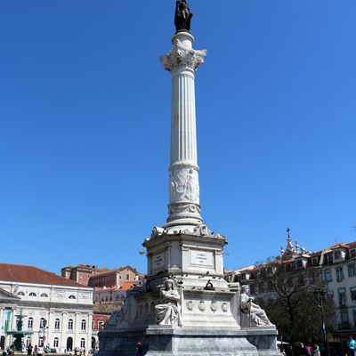 Figures féminines de la colonne Don Pedro IV, place du Rossio (Lisbonne)