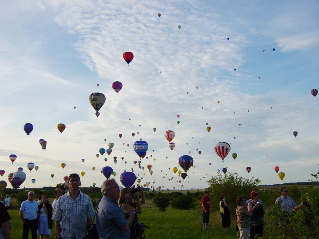 La 11ème édition du MONDIAL AIR BALLONS (montgolfières) s'et déroulée sur Chambley Air Base (Meurthe et Moselle) du vendredi 24 juillet au dimanche 2 août 2009. Cette manifestation, créée en 1989 à l'occasion du Bicentenaire de la Révolutio