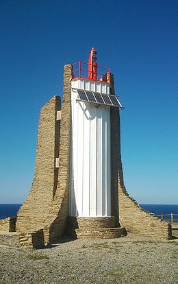 Le Cap Cerbère et son phare  (image du phare : source wikipédia)