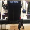 Louis Vuittons Store für Männer Bögen, Saint Laurent liegt an der South Coast Plaza