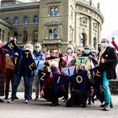 Journal du Couvre-feu/J. 50 "Des grands-mères suisses s'engagent pour la défense du climat" 