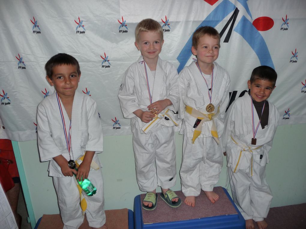 Compétition du club du 14.05.2011
merci aux judokas et aux nombreux parents !!