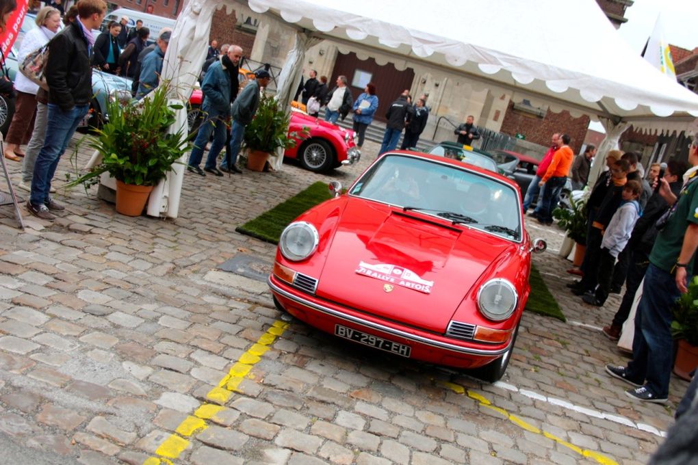 rallye cartoraphique artois lys 2012
la grange au damier st venant anciennes mg porsche alpine ferrari r8 simca alfa caterham lotus