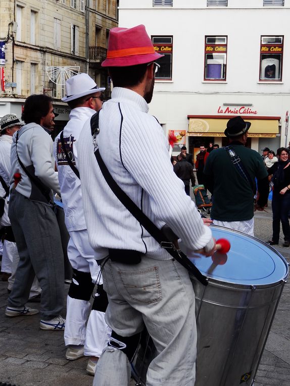 Photos sur le vif de Cathy Barbeau. Prim'A Corps avec BATUCA NIORT!