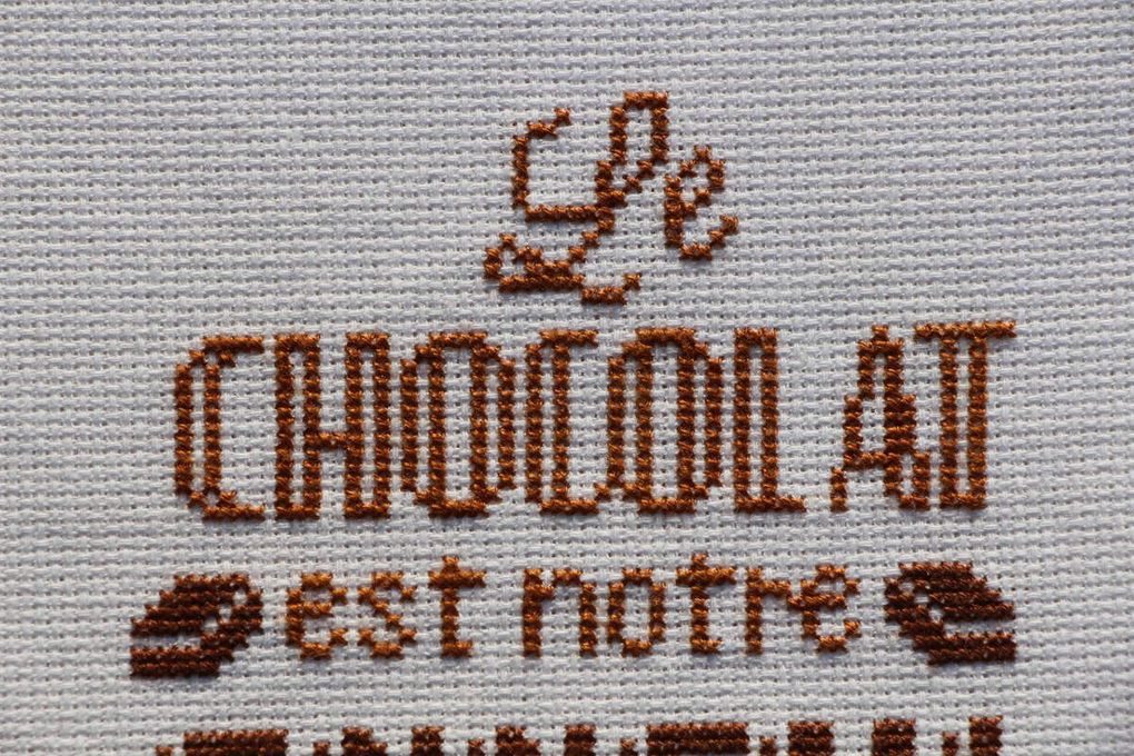 &quot;Le CHOCOLAT est notre ENNEMI....&quot; Petits messages à broder