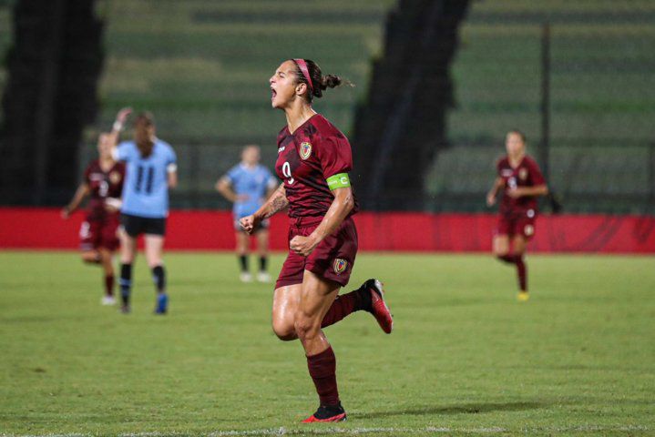 Venezuela repite triunfo por 1-0 ante Uruguay con gol de Deyna Castellanos en el Olímpico de la UCV