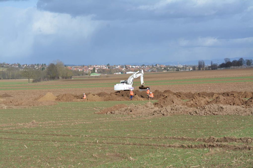 Les pelleteuses eux fouilles les terres à la recherches de vestiges archéologiques