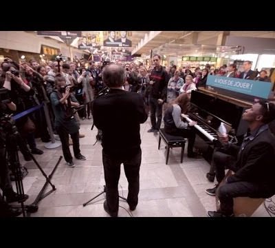 Grand Corps Malade et Richard Bohringer interprètent en live leur duo 'Course contre la honte'