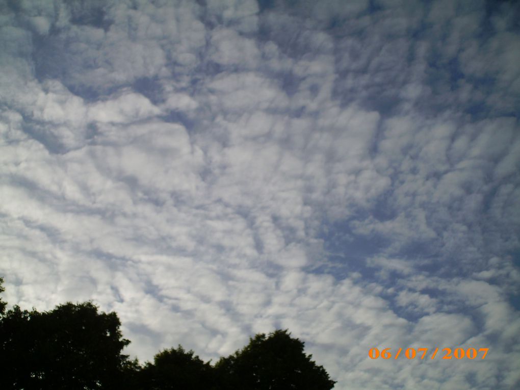 Nuages,levé ou coucher de soleil c'est le ciel dans tous ses états.
Une diapo et évadez vous.