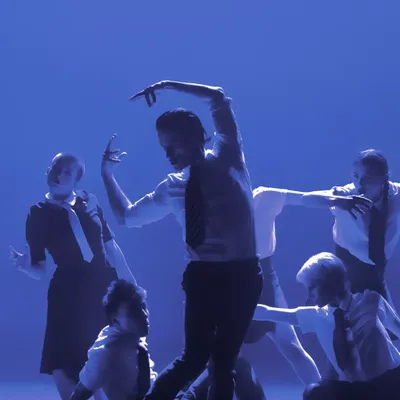 La leçon – un plus un égal trois, la danse ajoute et démultiplie le côté loufoque et acerbe de ce texte - belle surprise assurément.  