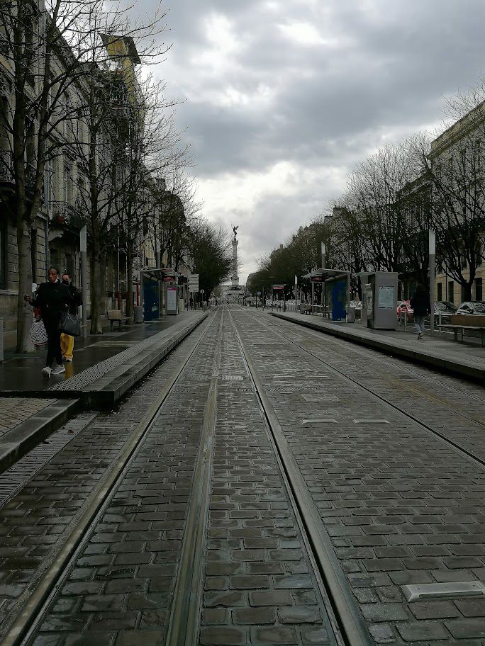 Quinconces,  jour de pluie